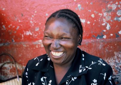 Thorsten Schröder Radreise Mosambik 2005 lachende einheimische Frau